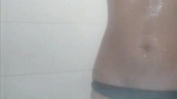 Moroccan woman having sex in the bathroom